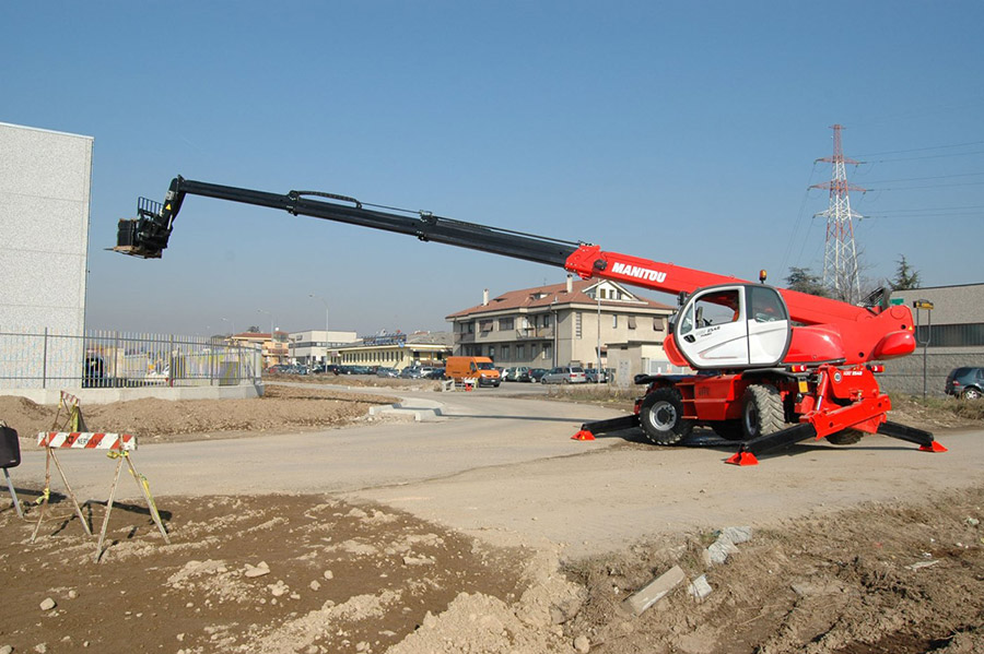 SOLLEVATORE TELESCOPICO ROTO MANITOU MRT 25.40