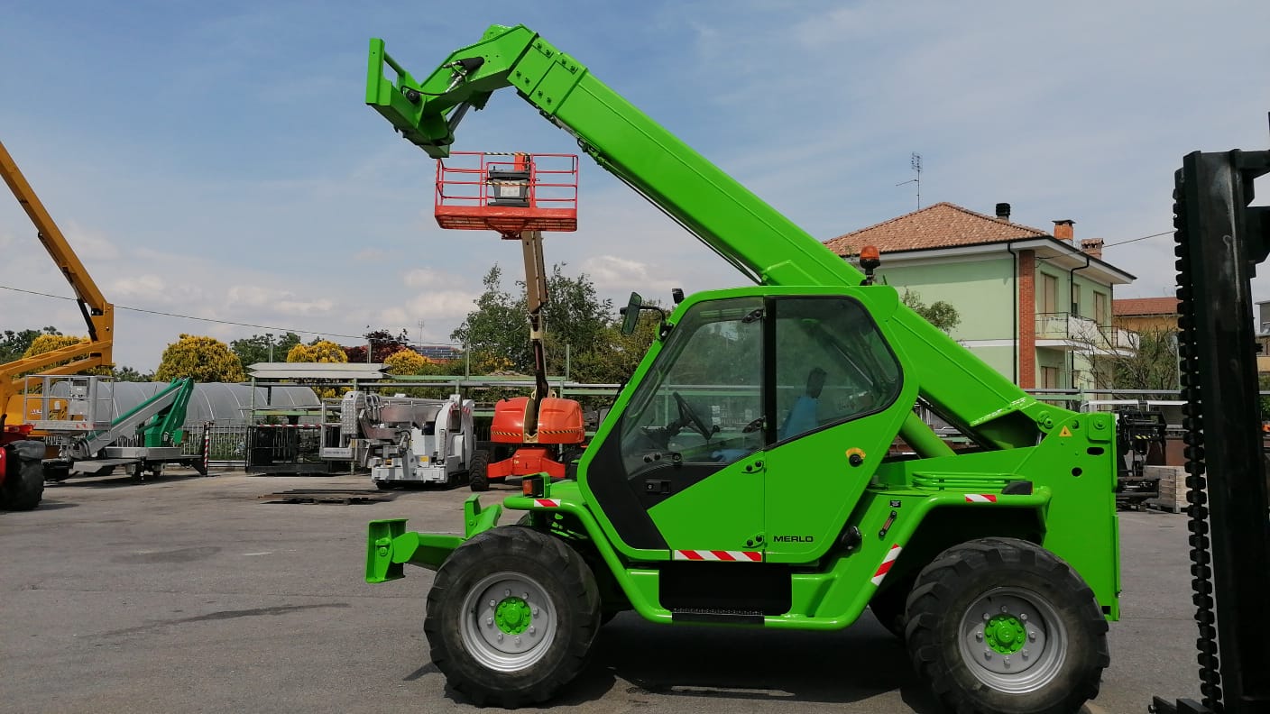 Sollevatore telescopico MERLO 35.12