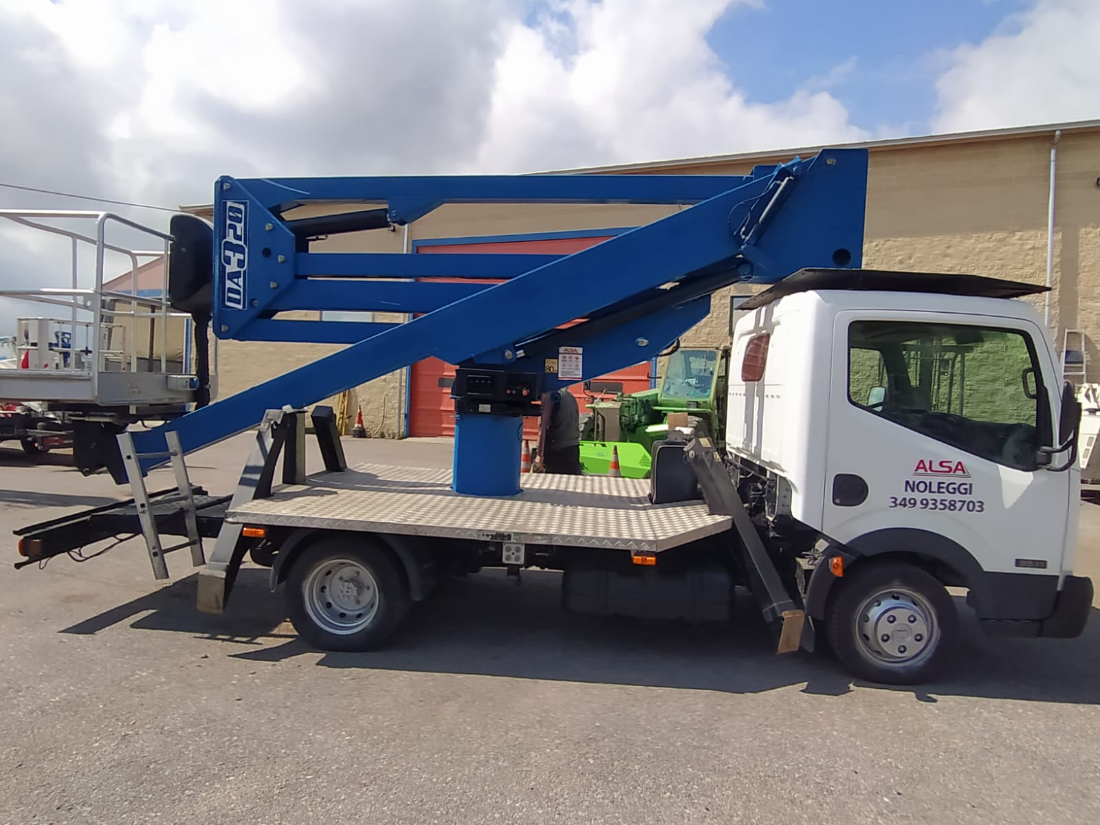 Piattaforma autocarrata SOCAGE DA320