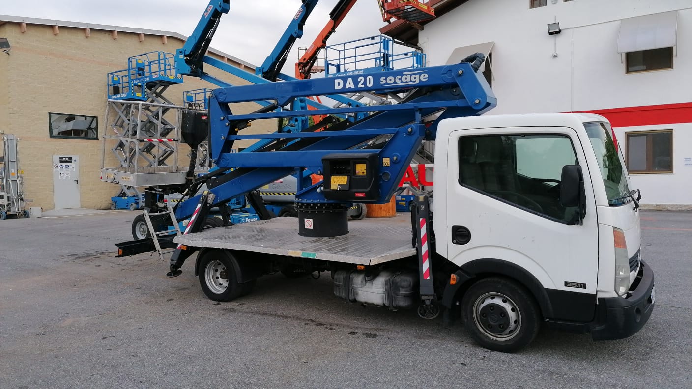 Piattaforma autocarrata SOCAGE DA 20