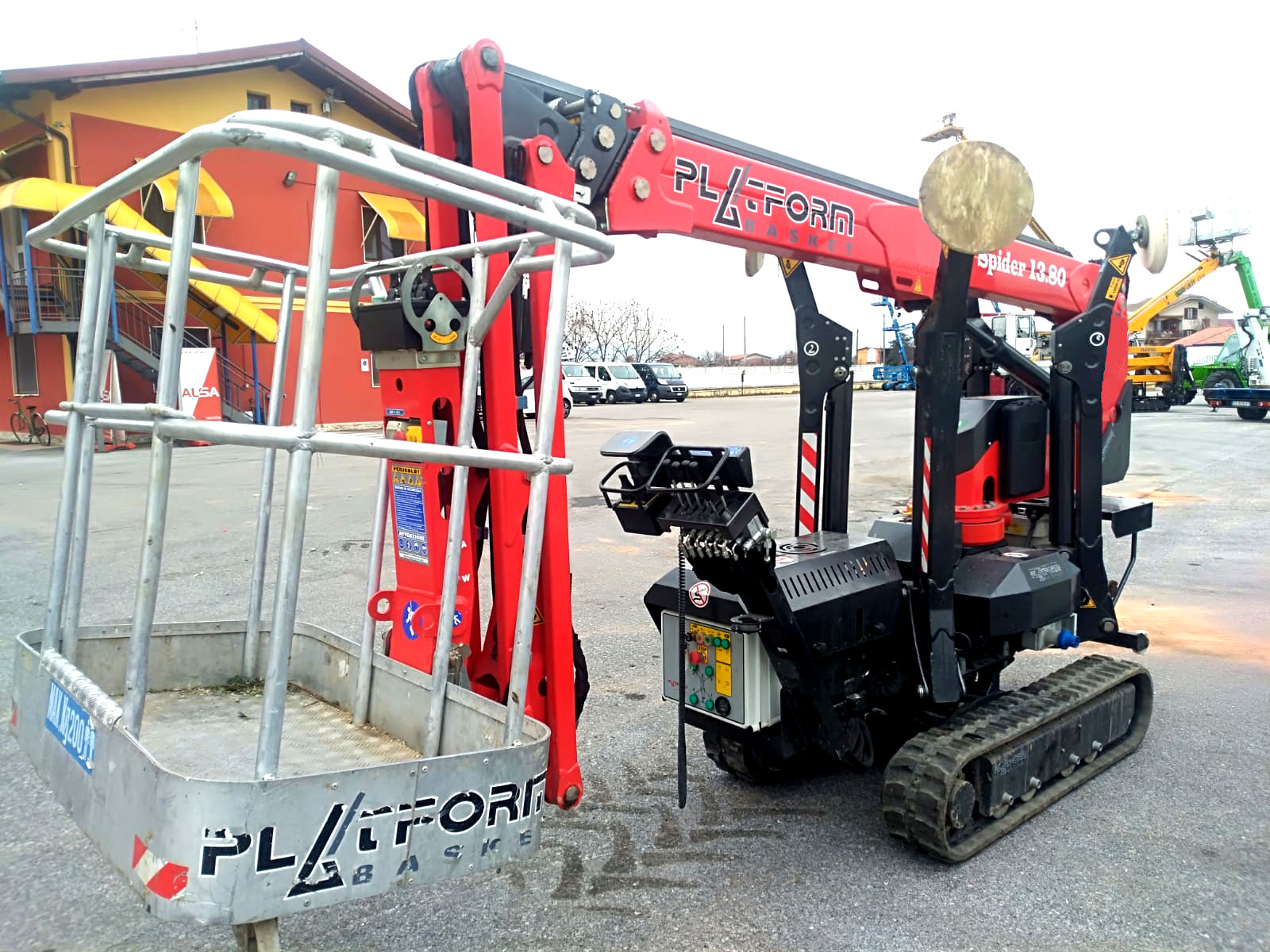 PIATTAFORMA CINGOLATA PLATFORM BASKET 13.80 2015
