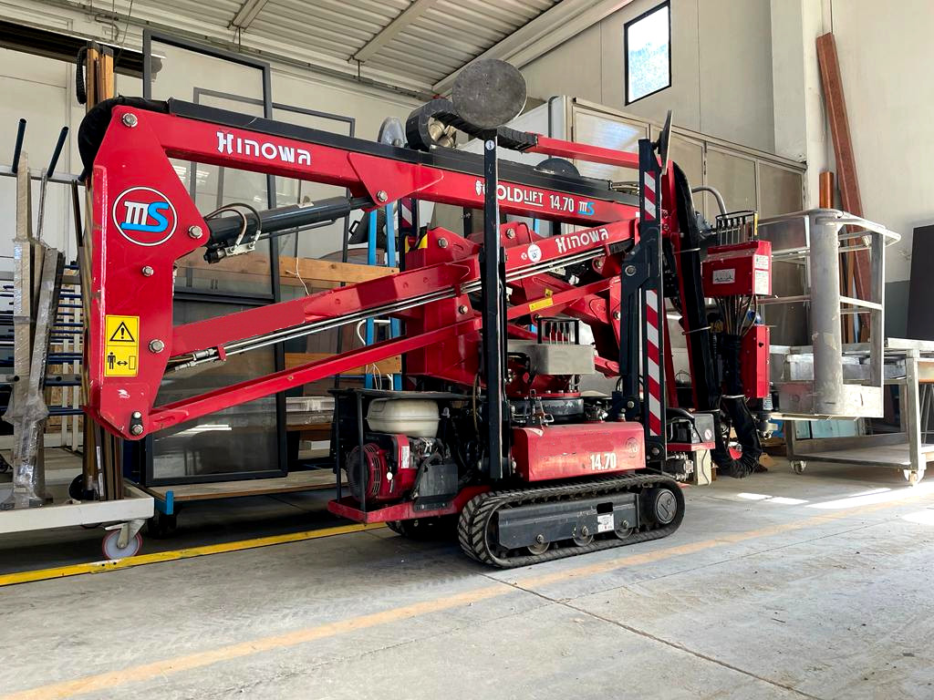 Piattaforma ragno HINOWA GL 14.70 IIIS 2013