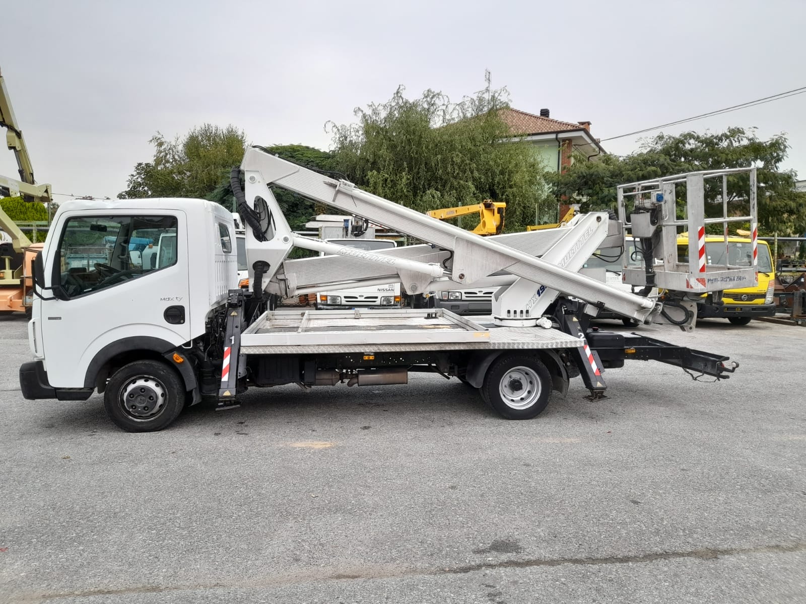 Piattaforma autocarrata MULTITEL HX195