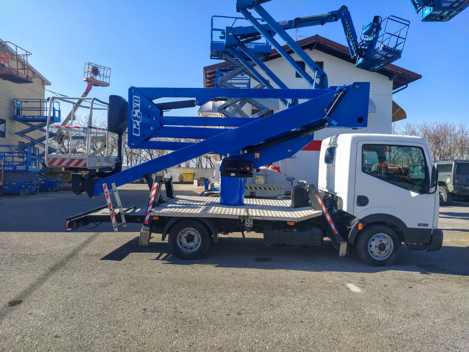 Piattaforma Autocarrata SOCAGE DA320 2010