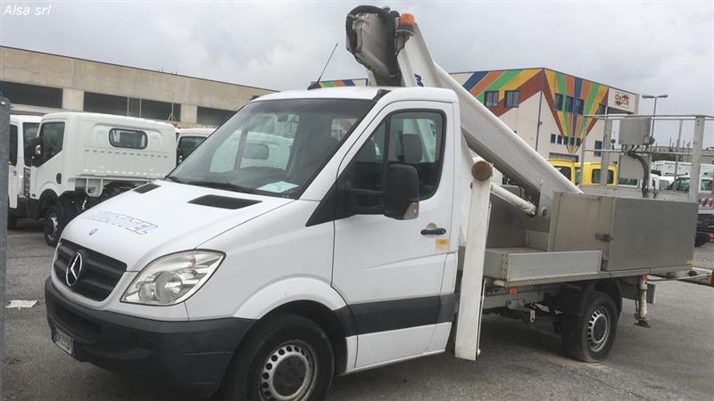 piattaforma autocarrata Multitel ALU 182 az