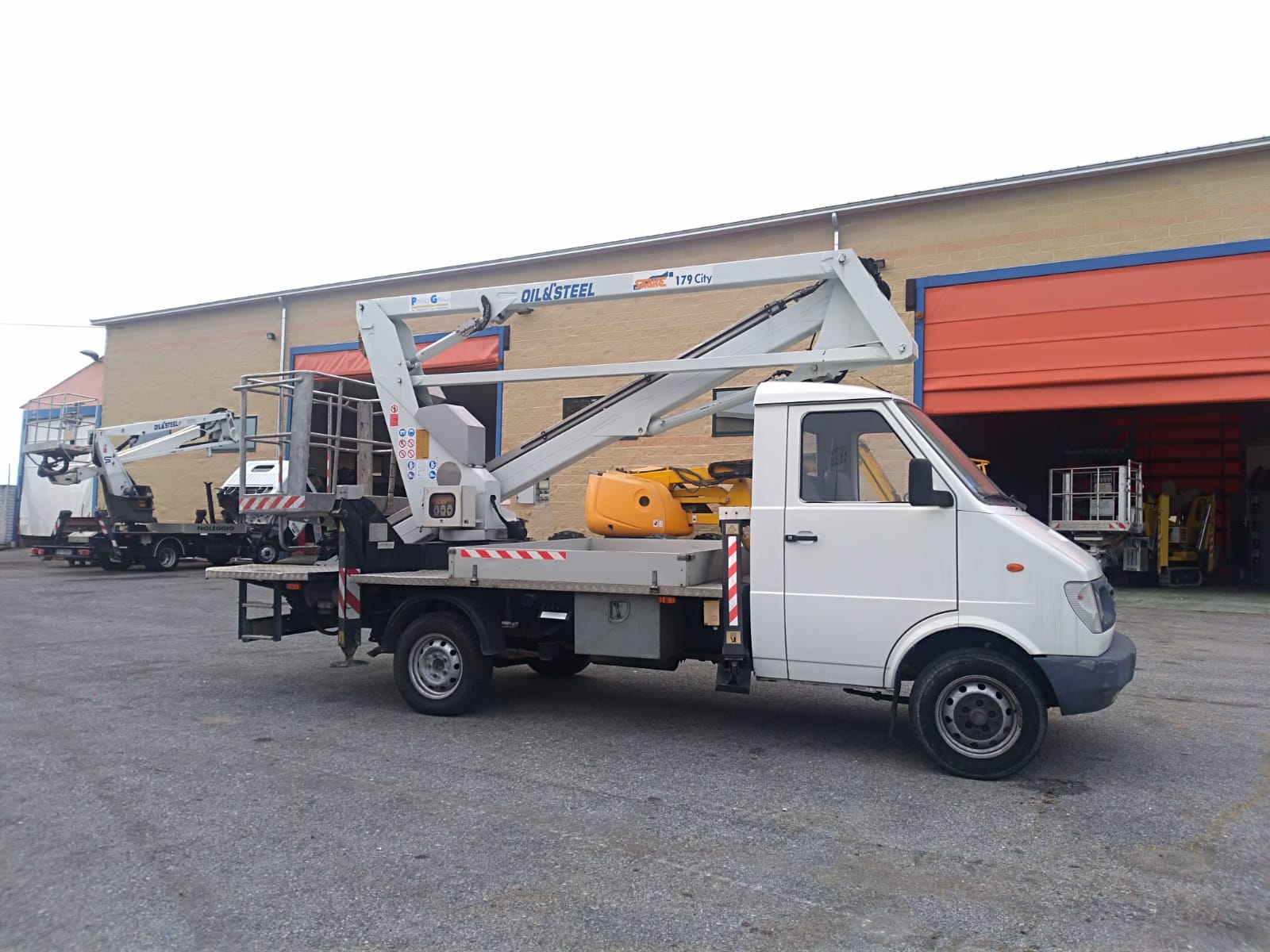 PIATTAFORMA AUTOCARRATA OIL STEEL 179 2000