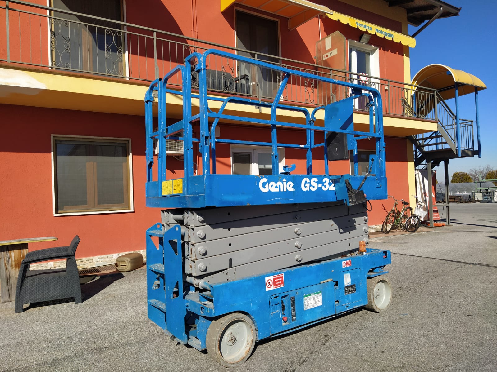Piattaforma semovente verticale GENIE GS 3246 2012