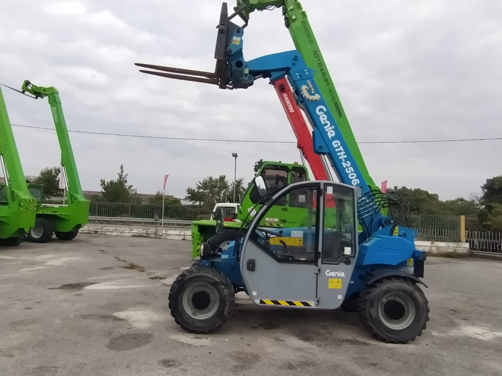 Sollevatore ultra compatto GENIE GTH-2506