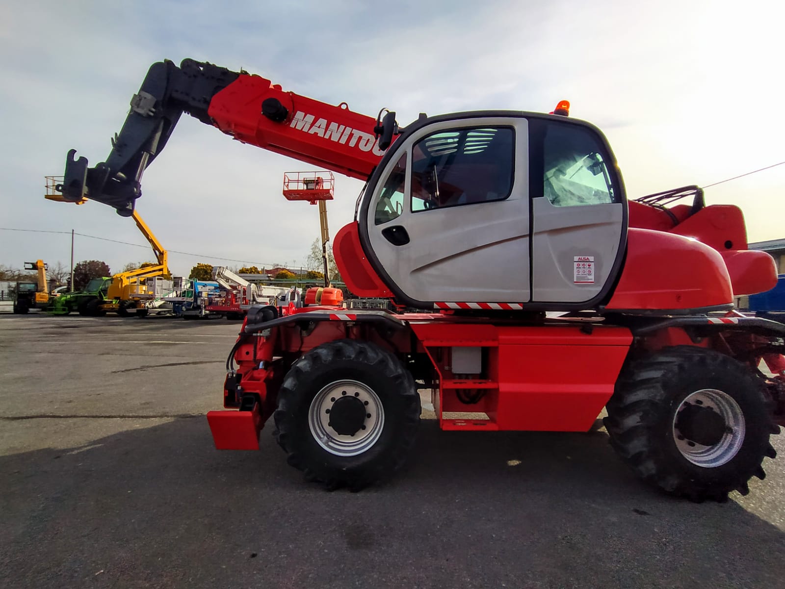 Sollevatore telescopico rotante MANITOU MRT 2150 PRIVILEGE