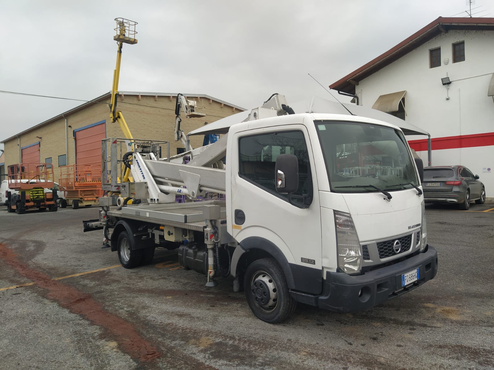 Piattaforma autocarrata MULTITEL HX200 2017