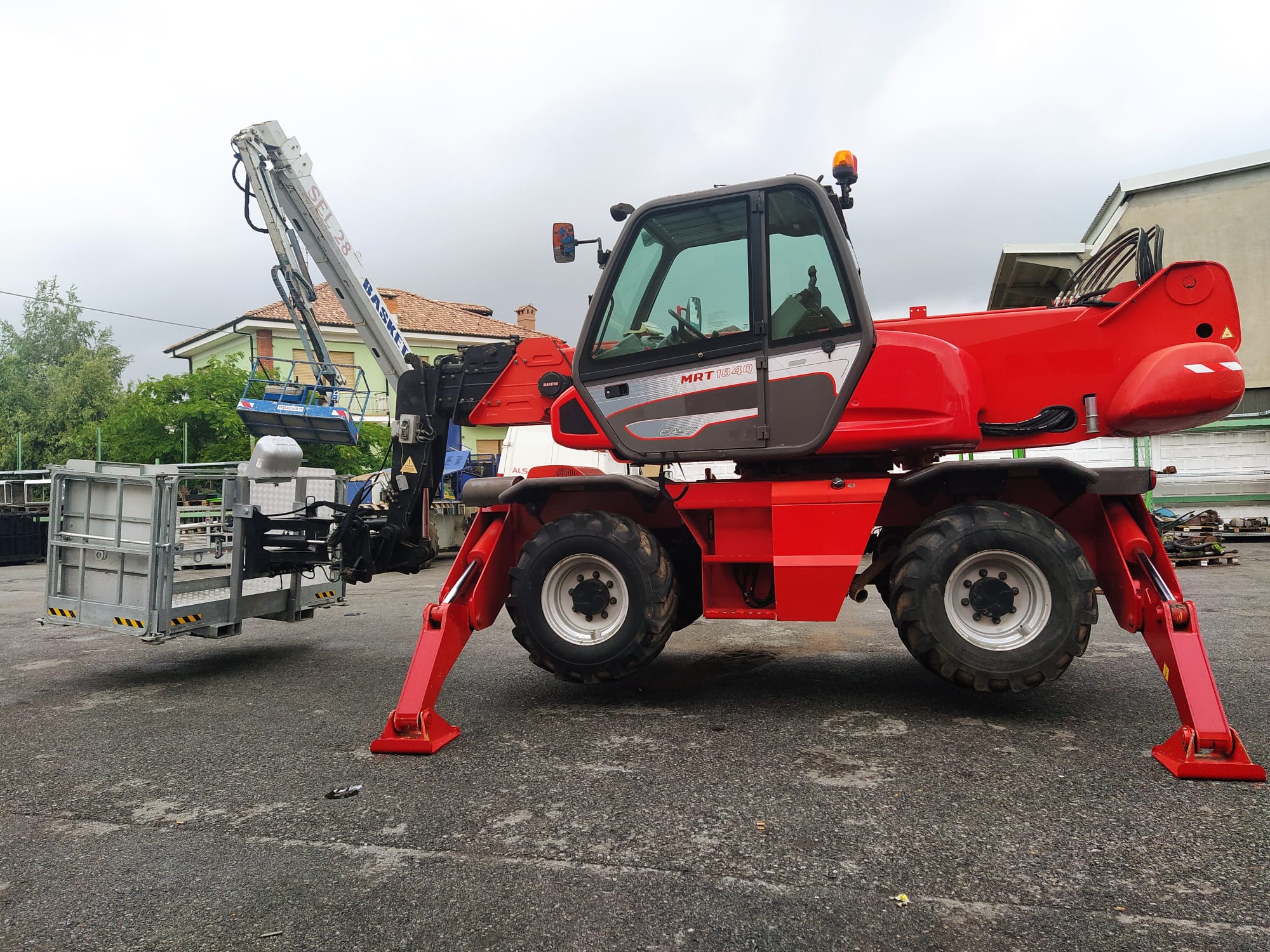 SOLLEVATORE TELESCOPICO ROTO MANITOU MRT 1840 EASY 2015