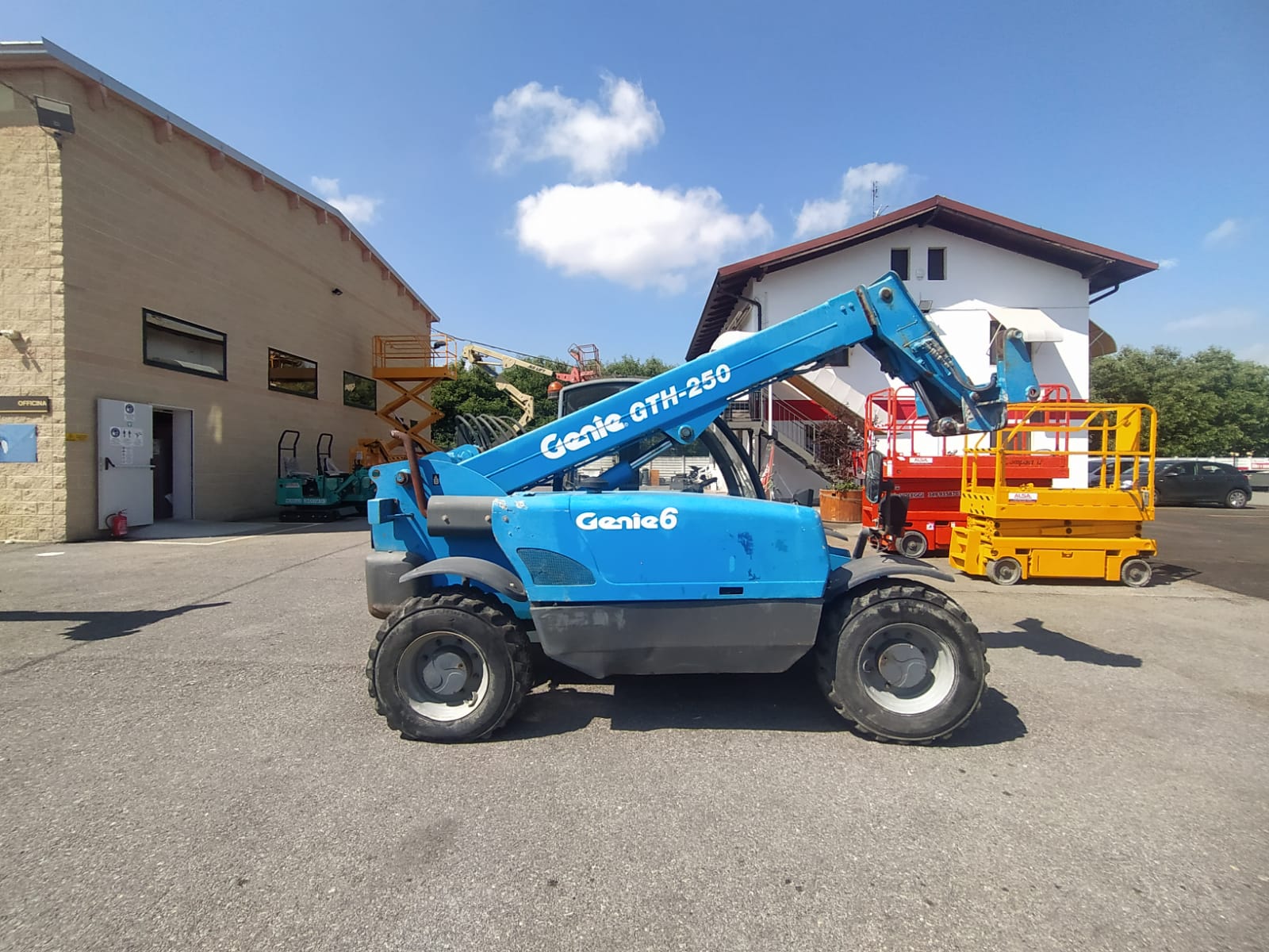Sollevatore telescopico compatto GENIE 25.06