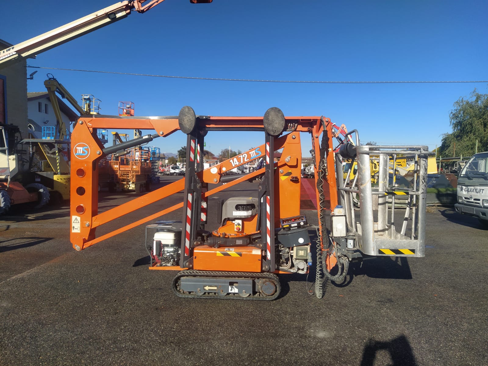 Piattaforma ragno HINOWA LIGHTLIFT 14.72III  2011