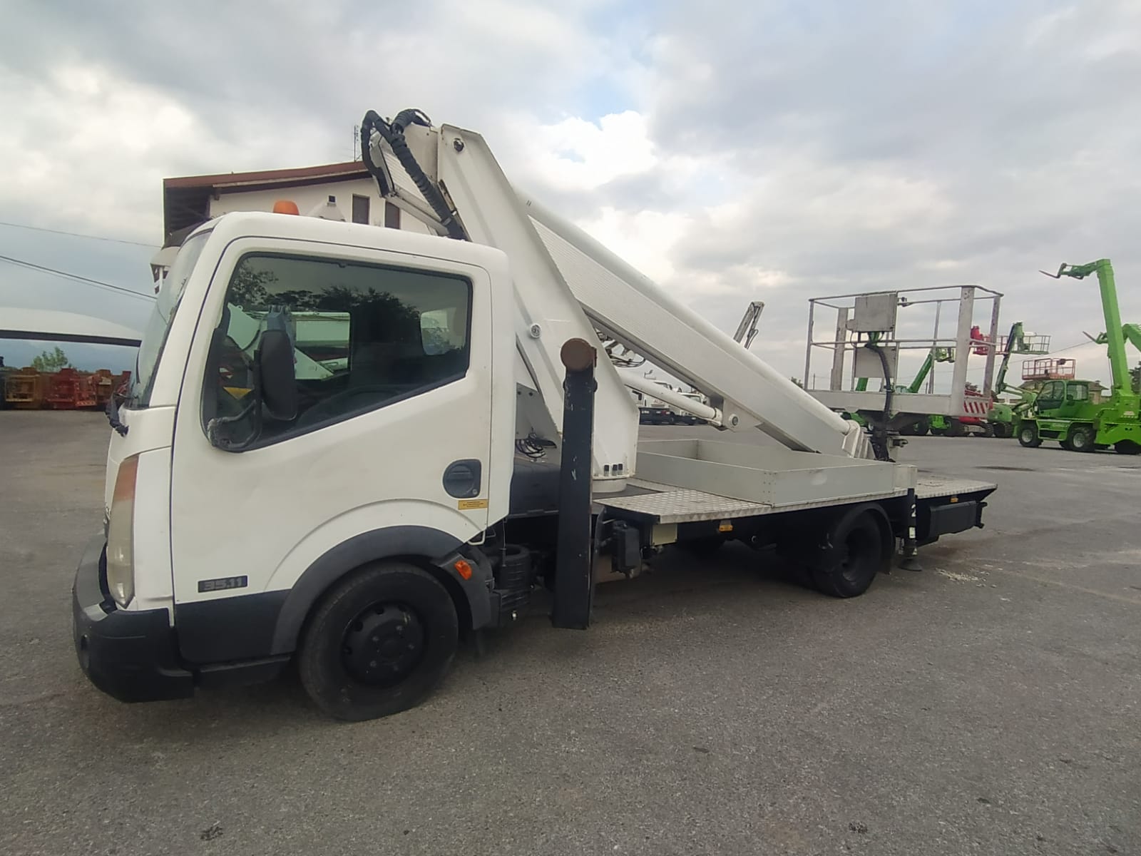 Piattaforma autocarrata Multitel MT222 AZ