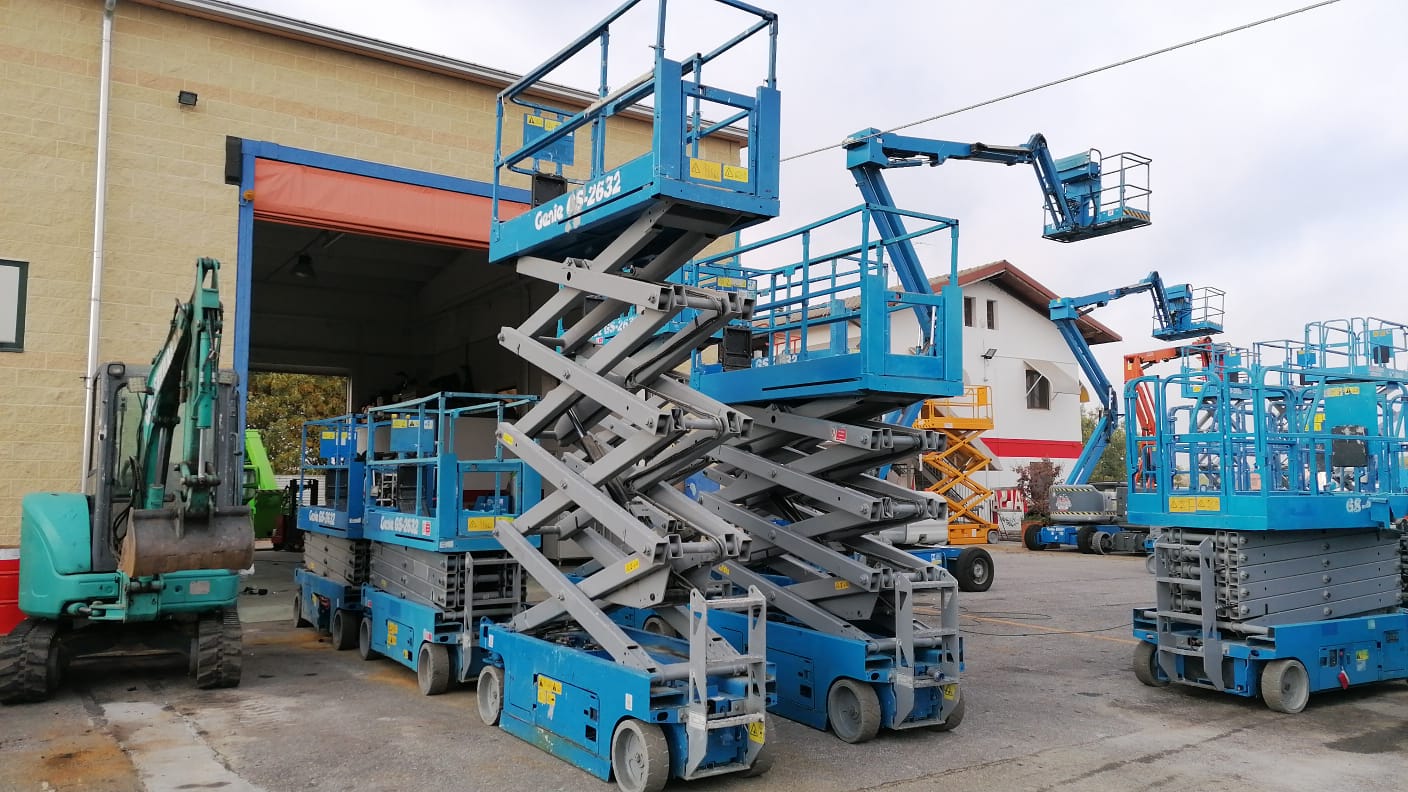 Piattaforma Verticale GENIE GS 2632