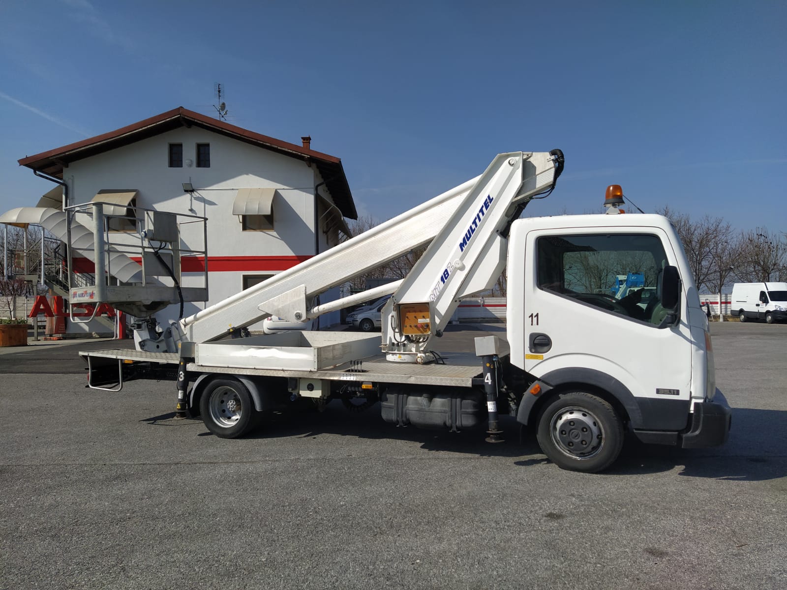 Piattaforma autocarrata MULTITEL MT182 in sagoma