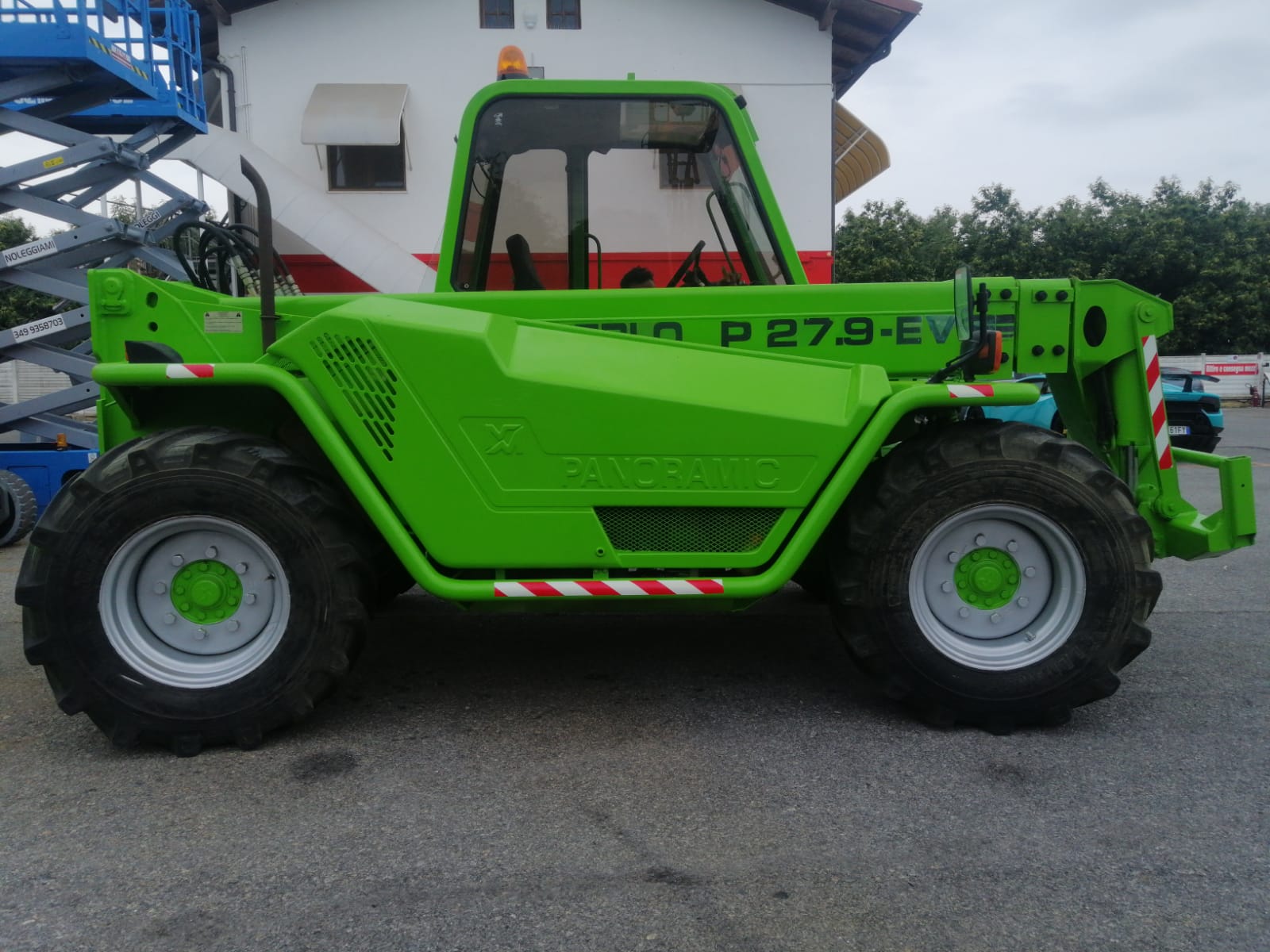 Sollevatore telescopico MERLO P27.9