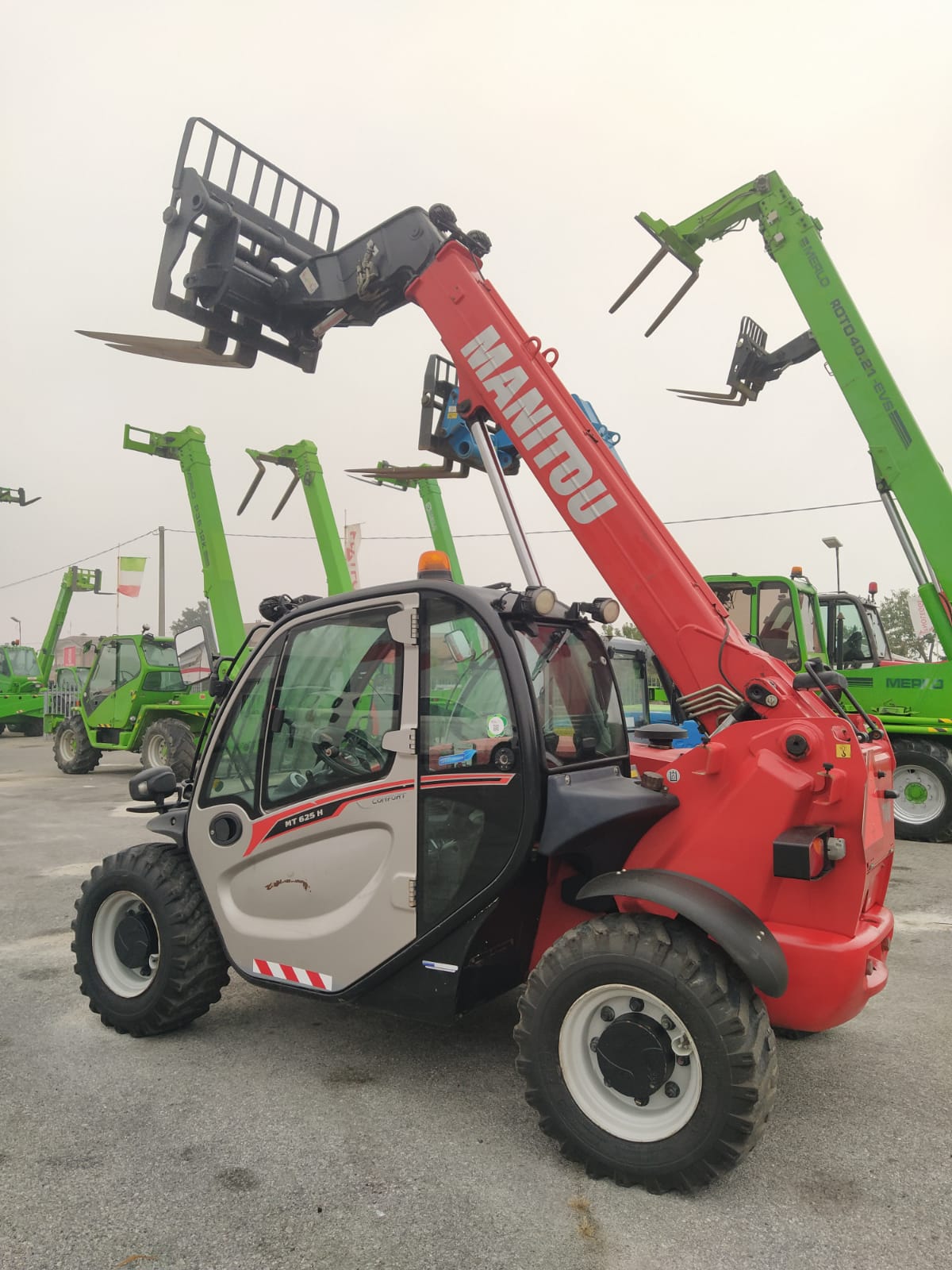 Sollevatore telescopico compatto MANITOU MT625H 2019