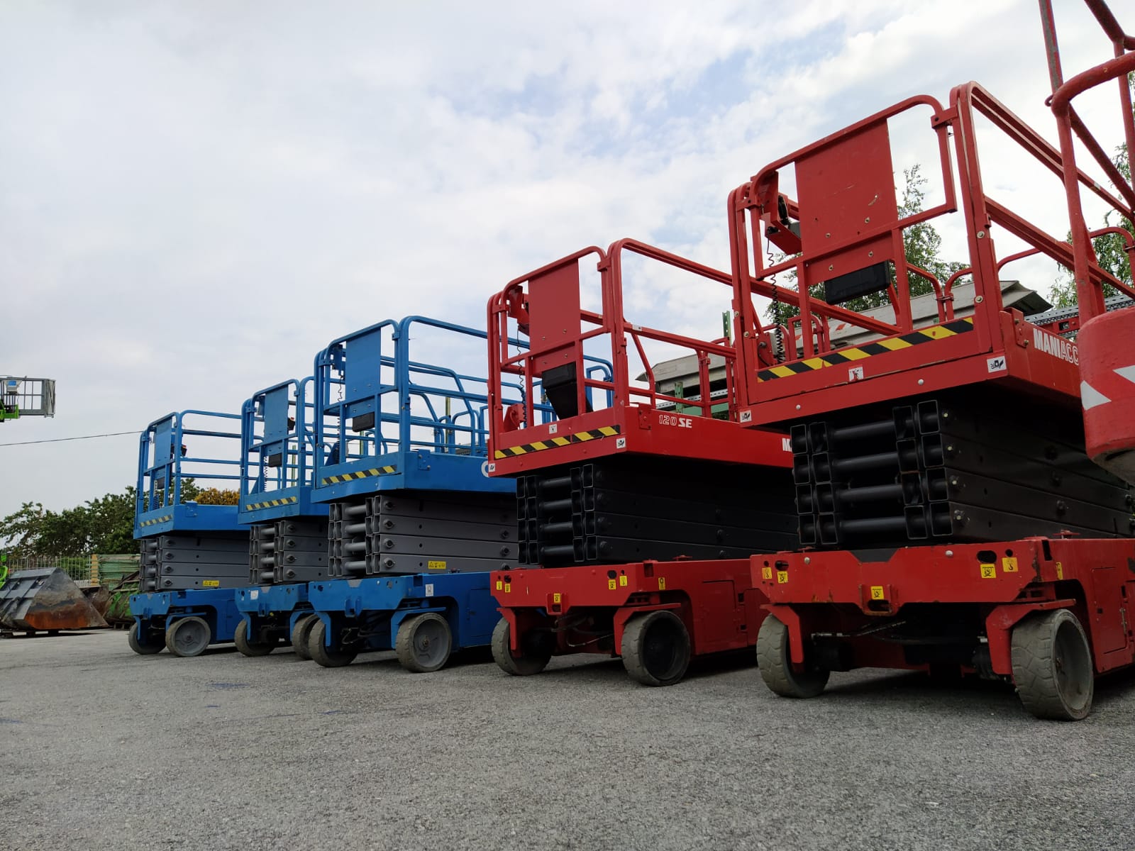 Piattaforma VERTICALE MANITOU 120 SE 2015