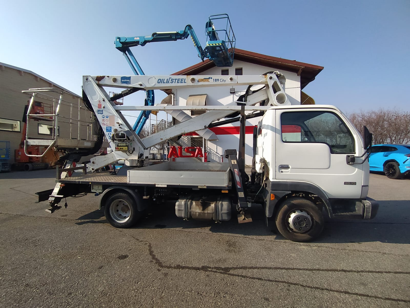 Piattaforma Autocarrata Oil Steel 189 su Nissan Cabstar